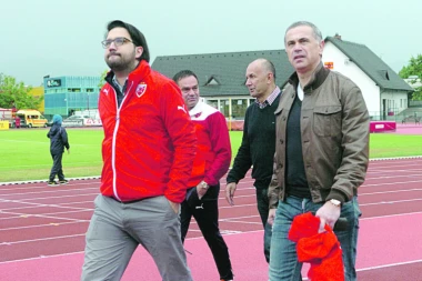 Spakovao kofere, pa poručio: Zvezdin uspeh će se prepričavati generacijama!