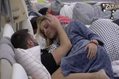 (VIDEO) Luna i Marko razvalili tuš kabinu!