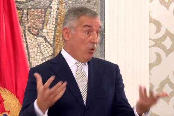 (VIDEO) SRAM TE BILO, MILO! Đukanović naziva pravoslavce "ludačkim pokretom"!