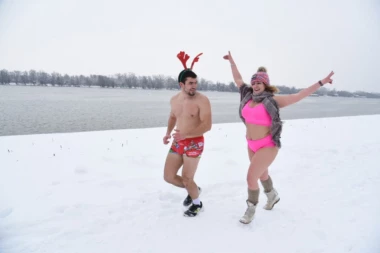 (HIT FOTO, VIDEO) IDEMOOO! Samo hrabro: Trka u gaćama na Dunavskom keju!