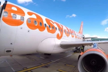 SPREMAN NA SVE: Javio da je bomba u avionu samo da mu roditelji ne bi došli!