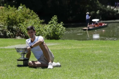 (FOTO) Novak na pikniku: Priroda i navijači