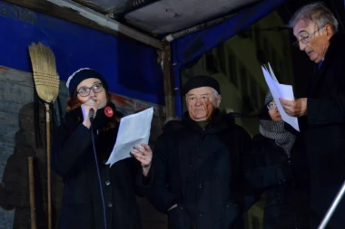 Sudija Ivošević glavni govornik na protestima, a niko ne zna kakvim malverzacijama se bavi njegov sin