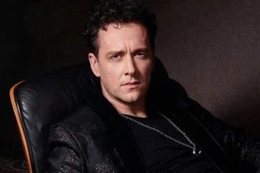 PRVA IZJAVA DŽENANA LONČAREVIĆA NAKON UDESA! Pevač doživeo saobraćajku, evo kako se oseća nakon što mu se vozilo PREVRNULO!