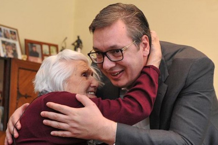 Vučić u gostima kod najstarije Srpkinje (107): Evo šta mu je poverila!