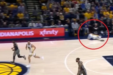 (VIDEO) ZA SVE JE KRIV PEŠKIR: Kari slavio koš, pa se obrukao kao nikada