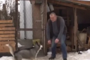 Zbog komšije otišao na predstavu da mu vrati za prijavu za psa