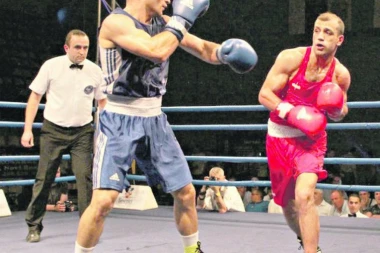 Spektakl na Crvenom krstu!