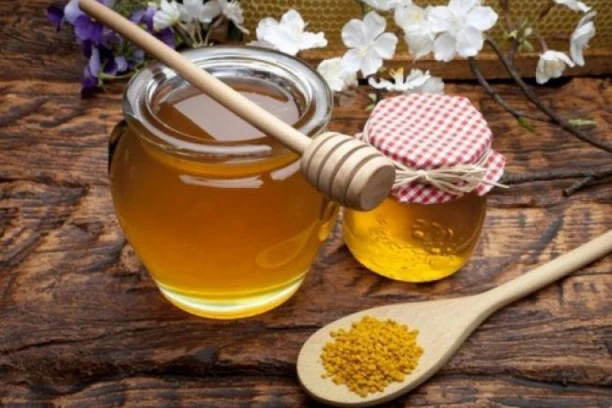 OVAJ MED JE UBEDLJIVO NAJBOLJI Leči veliki broj bolesti, najčešće se jede zimi, a cena mu je prava sitnica!