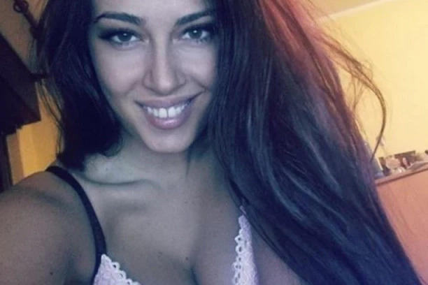 (VIDEO) K'O DA SUTRA NE POSTOJI! Bezobrazni snimak Ivane Krunić izazvao zgražavanje: Pogledajte šta bivša zadrugarka radi dok je kamera snima!