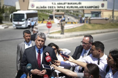 AMERIKU NE ZANIMA RAZMENA TERITORIJA! Kosnet: Ne znam ko je pisao non-pejper, ali sigurno je zadovoljan PREKOMERNOM reakcijom!