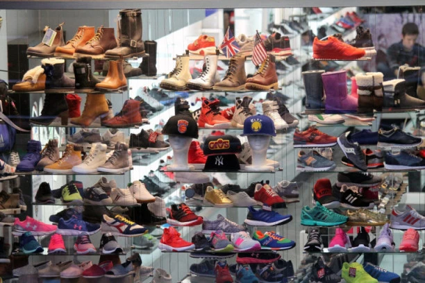 POZNATI SPORTSKI BREND U SRBIJI ZATVARA PRODAVNICE - prodata kompanija!