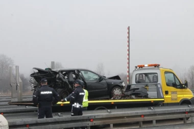 Istraga oko stravične saobraćajke na naplatnoj rampi: Evo koga je vozač funkcionera okrivio za udes!