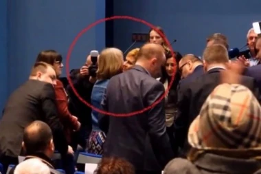 (VIDEO) Skandal! Kolinda ljubi otmičarku aviona!