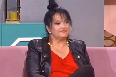 (FOTO) POZNATA FOLKERKA ŠOKIRALA JAVNOST PRIZNANJEM! Zaljubila se u muškarca godina njenog sina: SRAMOTA ME JE I DA IZGOVORIM!