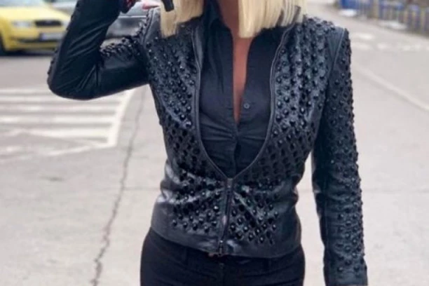 (FOTO) Nema meru! Odvaljuje se od fotošopa: Dara Bubamara zblanula najnovijom fotografijom!