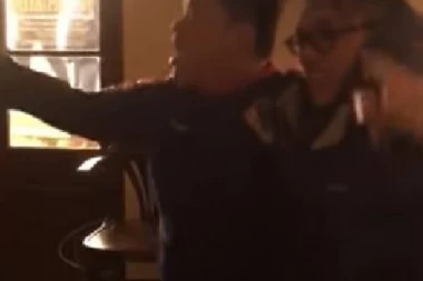 (VIDEO) SRAMOTNO ŠIRENJE USTAŠTVA: Hrvati uhapsili Kineza koji je vikao "ZA DOM SPREMNI"!