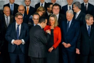 (FOTO) Dačić OVIM gestom šokirao ministre! Mogerinijeva pocrvenela