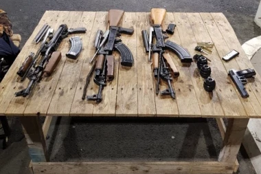 Puške, pištolji, bombe: Na Batrovcima uhapšena dva Crnogorca sa arsenalom naoružanja!