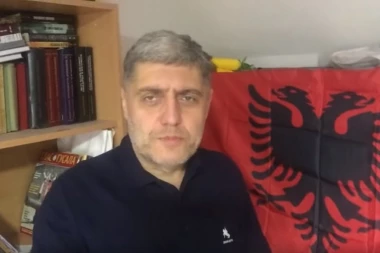 Nadrilekar totalno poludeo: Šiptare nazvao božjim narodom, poljubio im zastavu, a onda su usledile brutalne reakcije!