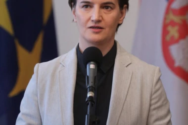 DOBRE VESTI NA VIŠE STRANA: Penzionerima povećanje penzija od 1. novembra i povećanje plata u javnom sektoru evo i za koliko