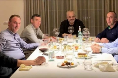 (FOTO) EKIPA IZ PAKLA! Okupila se ubitačna šestorka, ko zna šta sada smišljaju!