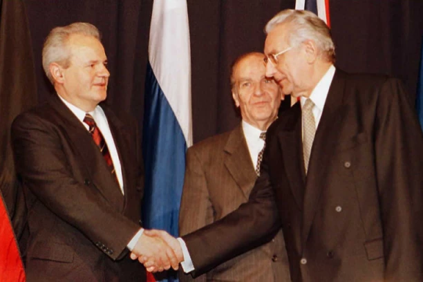 Z4 SRBIMA U KRAJINI NUDIO VEĆU AUTONOMIJU NEGO U SRPSKOJ: Sloba odbijanjem američkog plana dao Hrvatima zeleno svetlo za Oluju?