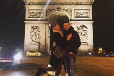 Ozbiljno se zaljubila: Dušica Jakovljević sa dečkom otputovala u Pariz, a povela je i njih!