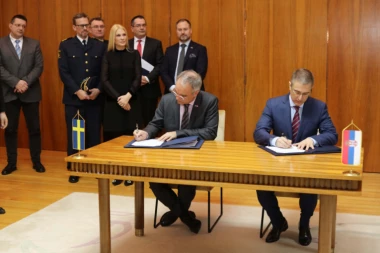 Švedski ambasador na sastanku sa Stefanovićem: "Današnji sporazumi korak dalje na srpskom putu ka EU"