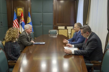 Stefanović i Skot o saradnji dve države: Prioritet je suzbijanje trgovine narkoticima!