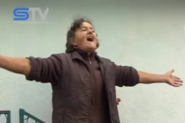 (VIDEO) "Lud bi bio ko bi zamerio!" Ovoj ženi je specijalnost pevanje "masnih" bećaraca!