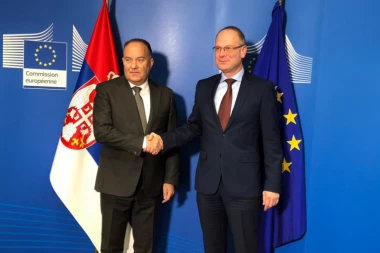 Srbija od danas punopravni član programa "Erazmus plus"!