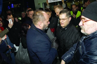 RATNO STANJE U OPOZICIJI, VUK: Obradovića izbaciti iz Saveza, on sve vreme radi za Vučića