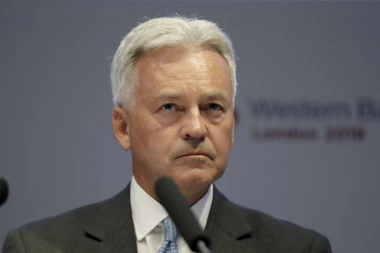 Na čemu je ovaj?! Britanski ministar nazvao ubijanje nedužnih na Kosovu SPASAVANJEM NARODA OD PATNJE!