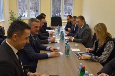 Stefanović otvorio novu zgradu u okviru Policijske uprave u Čačku!