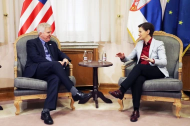 Skot potvrdio Brnabićevoj: SAD stalno pozivaju Prištinu da ukine takse!