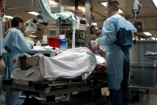 RASTE BROJ PREMINULIH U REPUBLICI SRPSKOJ! Respiratorna infekcija kosi starije ljude - ovo je zabrinjavajuća situacija!