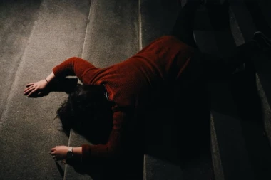 Stravična tragedija u Subotici: Žena udarena u glavu ispred svoje kuće, ostala na mestu mrtva!