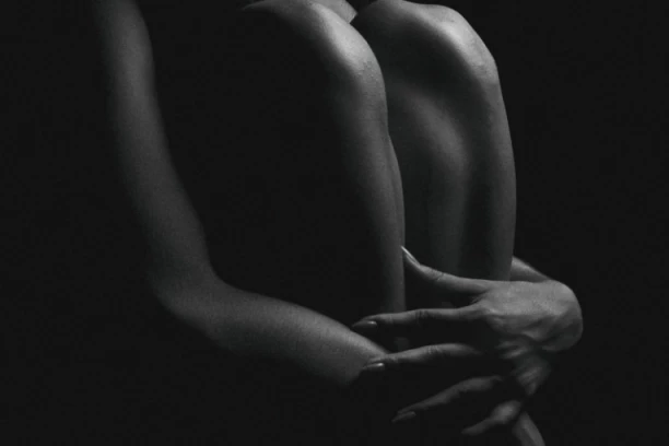 Dolijao monstrum: Beograđanin namamio tinejdžerku u automobil, uspela je da pobegne, a onda je lekarski pregled otkrio JEZIVU istinu