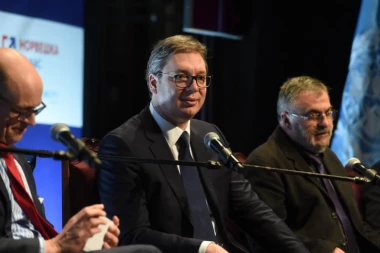 (FOTO) Vučić u Aleksincu: Uloženo 4.200.000 evra za lokalnu samoupravu, a njima se posebno zahvalio