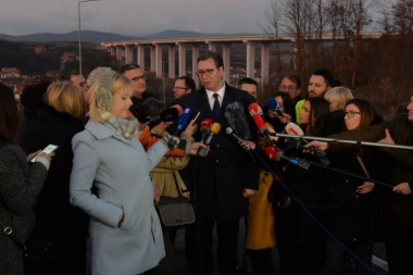 Vučićeva poruka Jeremiću, Obradoviću i Đilasu: Uzmite vi junaci motke, čekam vas da vidim šta ćete da uradite