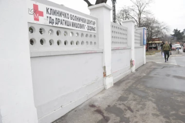 HRABRA I JAKA! Dea Đurđević posle teške operacije ruke nije pustila ni suzu, već je ona TEŠILA PRISUTNE!