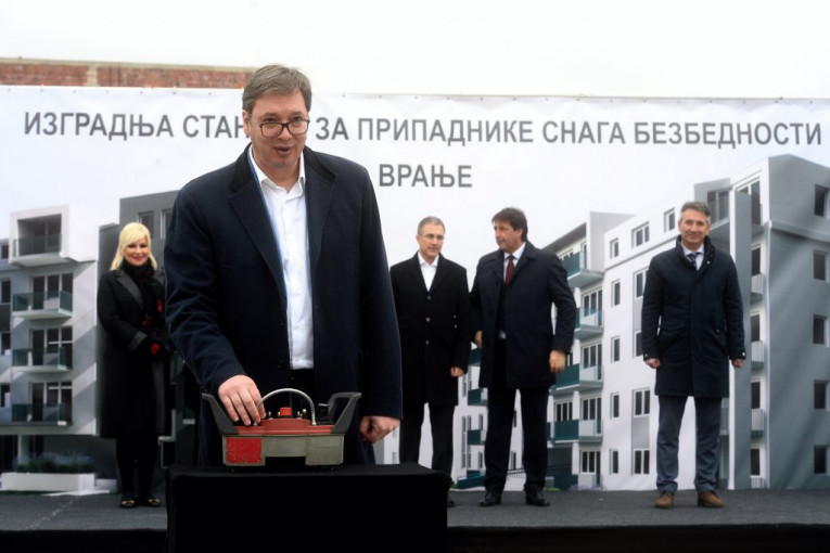 (FOTO) Vučić u Vranju na početku izgradnje stanova: Ovo je život za više od 8.000 porodica!