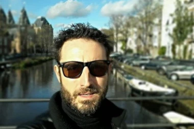 Niko nije znao da je ovo brat Nikole Đurička: Gledali ste ga na malim ekranima, dele istu krv, a evo čime se danas bavi! Devojke lude za njim! (FOTO)