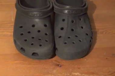 NEKIMA JE SUPER, A DRUGIMA TOTALNI MODNI PROMAŠAJ! Najružnije papuče postale tašna