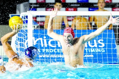 Ja sam Crnogorac,  nemojte mene da bijete - Sramoto! A Srbe da ubiju?