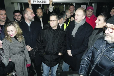 Šefovi opozicije hoće dogovor sa Vučićem, ON IH OLADIO