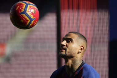 Boateng nikako da se skrasi: Milenković ima novog saigrača!