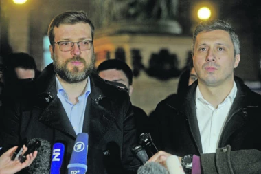 Haos u opoziciji: Nogo spremio nogu za Boška