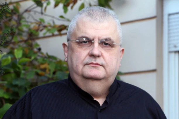 (VIDEO) ČANAK SVOJIM UMEĆEM DIGAO STUDIO NA NOGE!